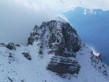 Η Ρόκα, φαίνεται και το λούκι από το οποίο θα ανεβούμε