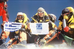 Η ελληνική αποστολή στην κορυφή του κόσμου